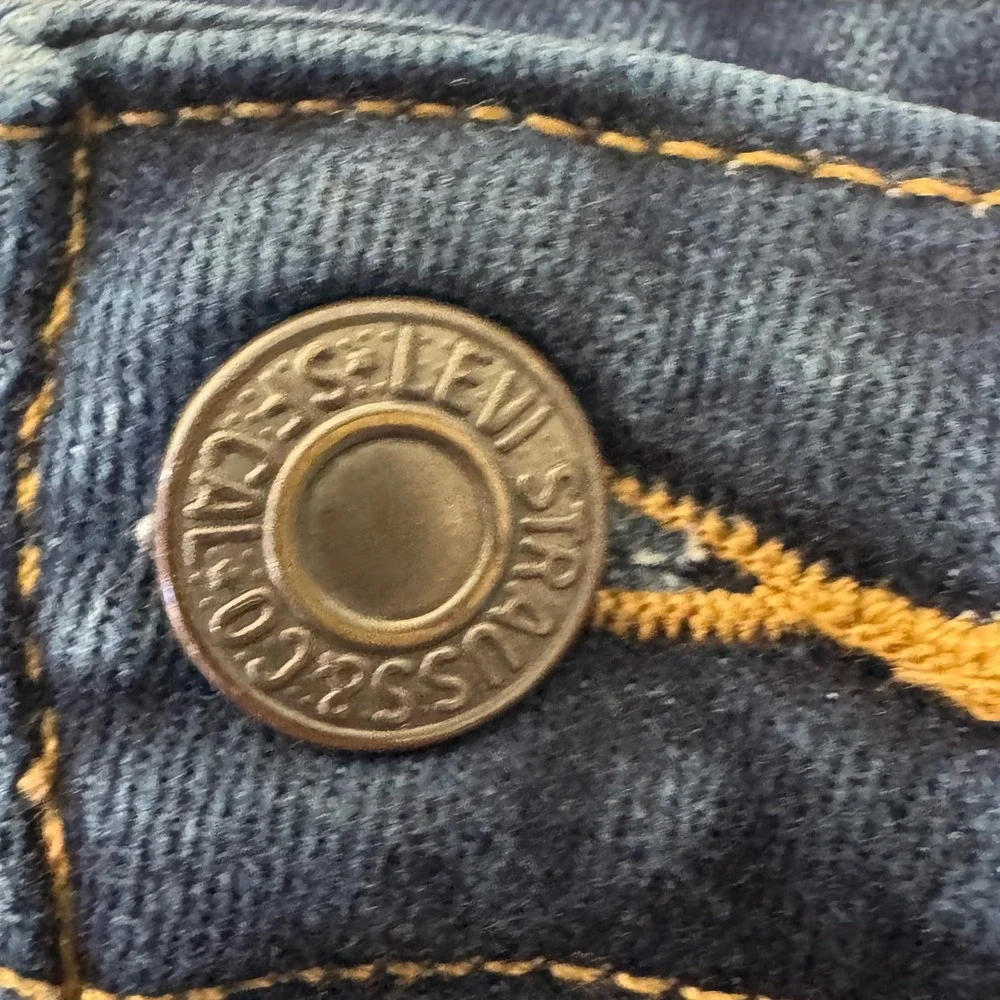 Levi's‎ Denim Shorts Womens 33 Dark Blue 712 Slim Raw Hem Cutoff Mid Rise